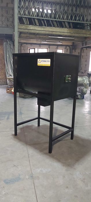 Змішувач кормів,комбікормів,кормосмеситель,горизонтальний