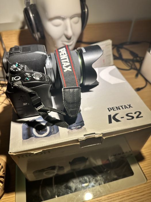 Pentax K-S2 z obiektywem Pentax 18-135 mm