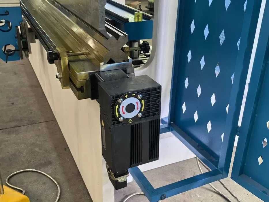 Prasa krawędziowa CNC 130T 3200mm DELEM DA-53TX