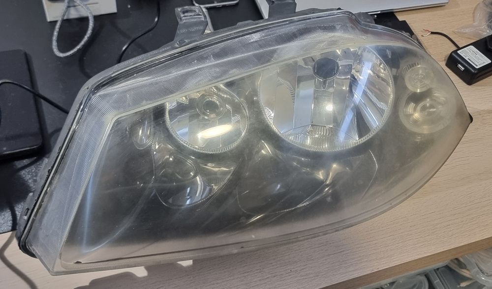 Farol dianteiro Seat Ibiza 6L
