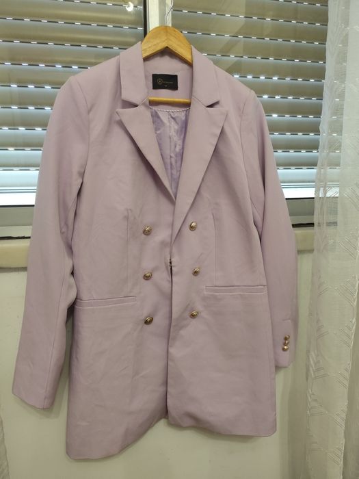 Blazer elegante  e confortável  lilás