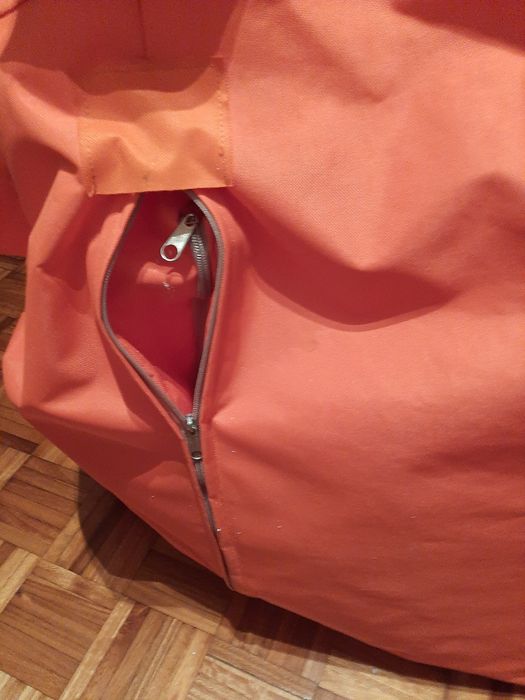 Puf grande impermeável Laranja