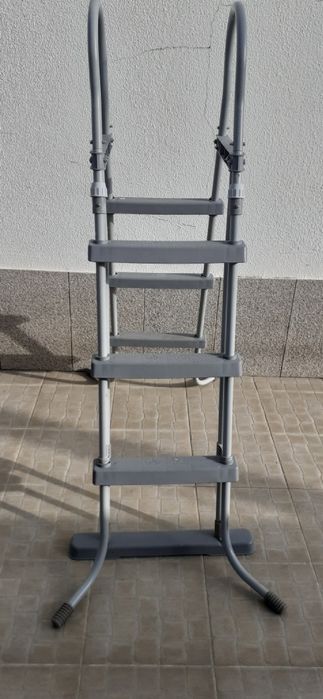 Escada de piscina