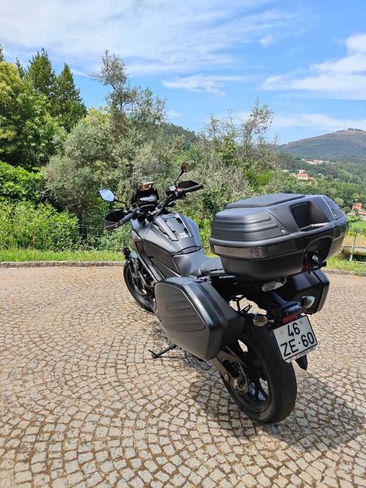 Honda NC 750X (2019) – 22.000 km – Com muitos extras!