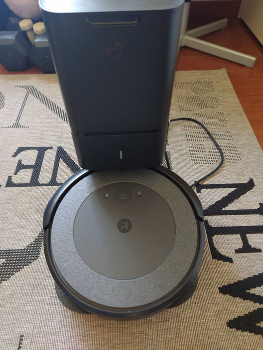 Aspirador iRobot Roomba i5 + Clean Base – Muito Bom Estado