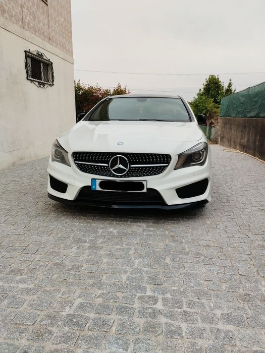 Mercedes Benz CLA 220 AMG