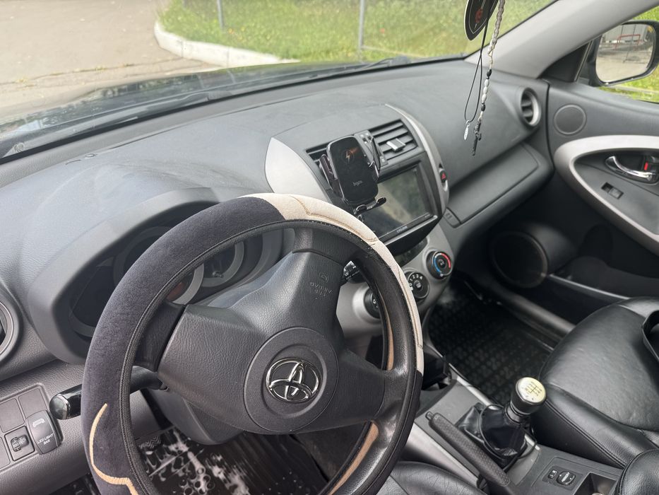 Продам Toyota RAV4