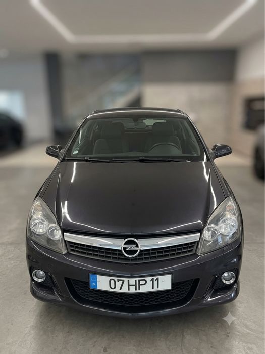 Opel Astra GTC Preto