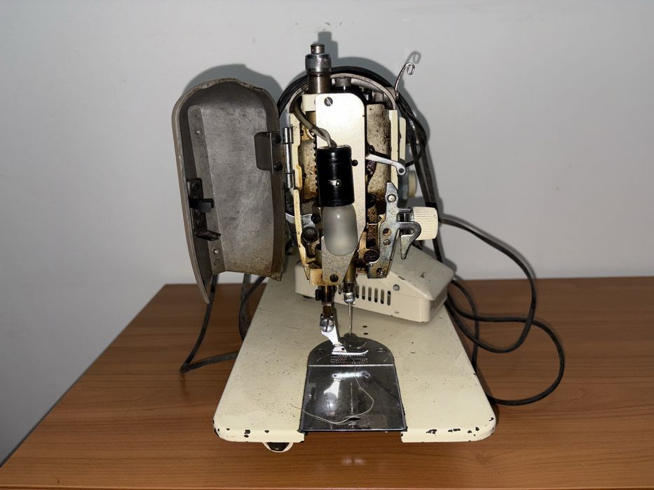 Máquina de costura elétrica