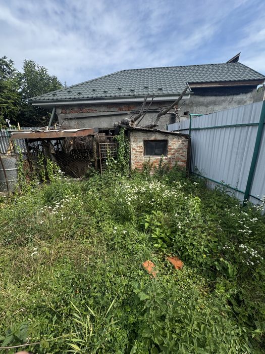 Продаж: частини будинку   з гаражем у центрі Ужгорода терміново