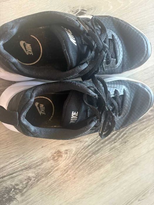 ténis pretos nike quase novos 36