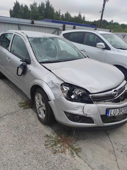 Opel Astra III H 1.4  2008 przebieg 56 000 km  auto do wykorzystania na części