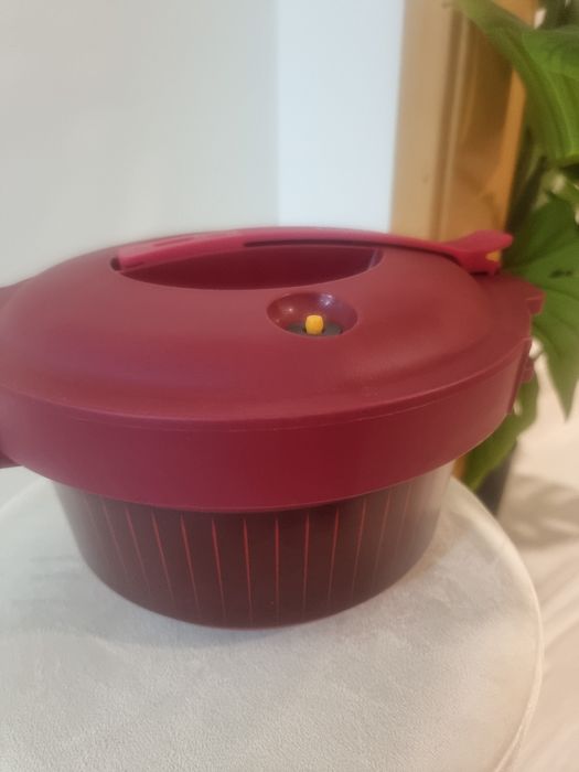 Tupperware Pressure Cooker445635829464442880