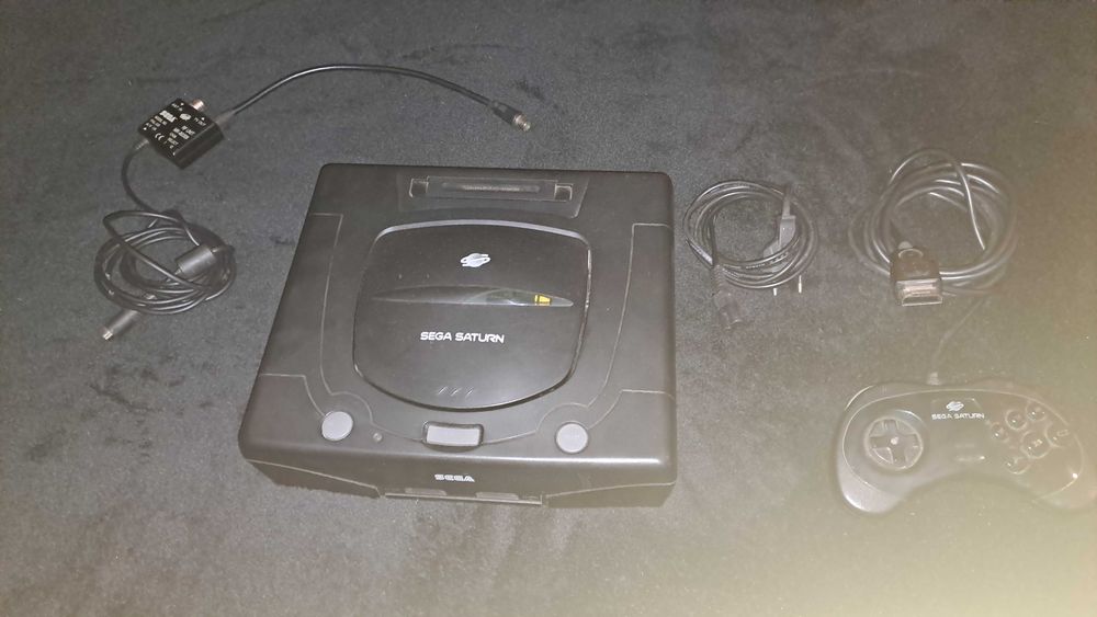 Consola Sega Saturn com Comando ( Caixa )