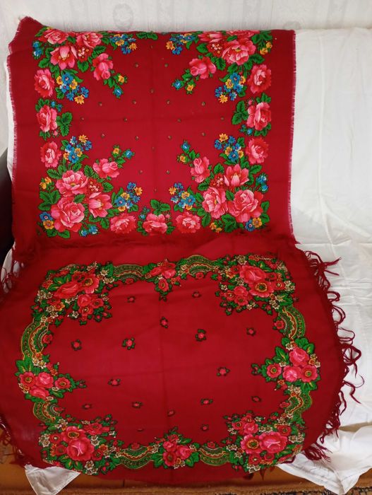 Хустки в народном стиле  разного размеры , цвета и  орнамента