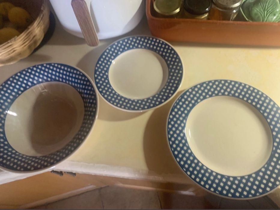 Complete set of ceramic plates64585190892289121