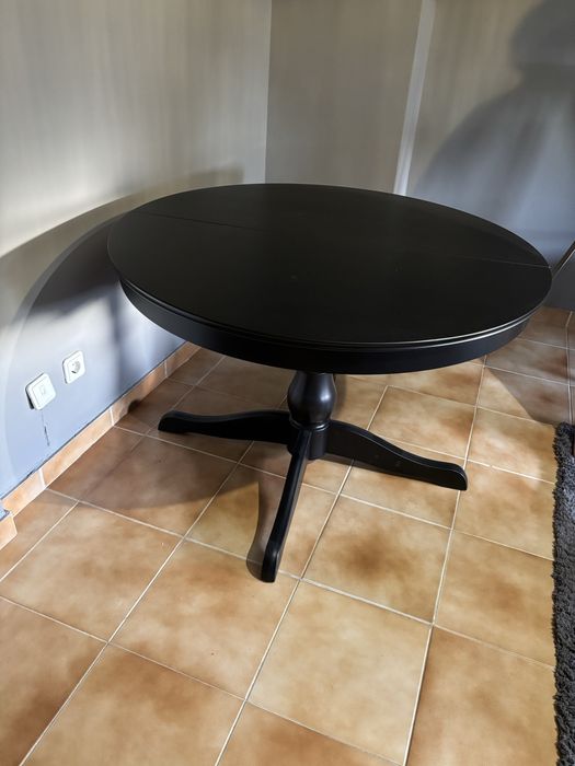 Mesa redonda extensível INGATORP – Preto (110/155 cm) + 4 cadeiras64739406221569120