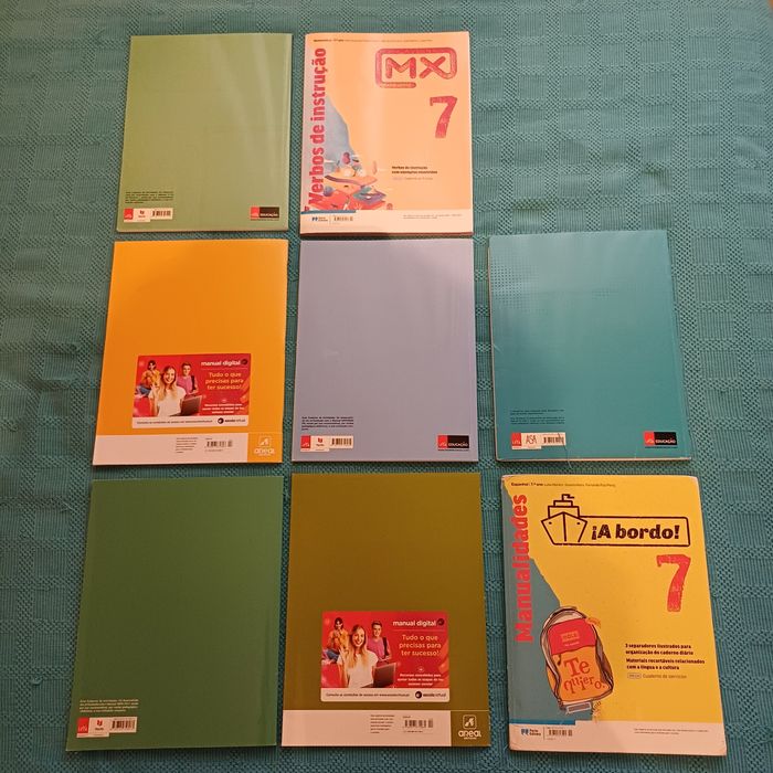 Vários cadernos de atividades de 7° Ano