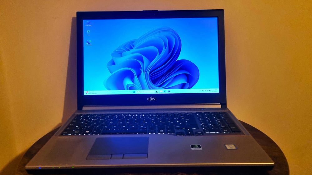 Fujitsu H760 / i7-6820HQ / 16GB RAM / SSD 512GB / Quadro M1000 2GB