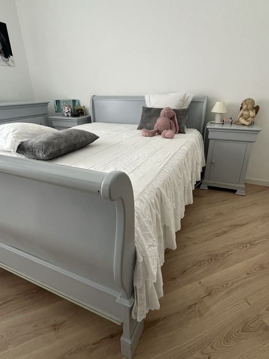 Quarto em madeira maciça lacada
