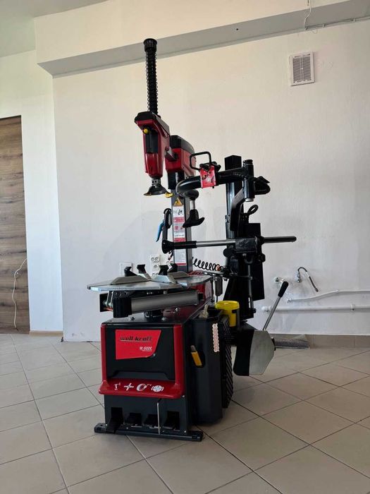 Автоматичний шиномонтажний верстат