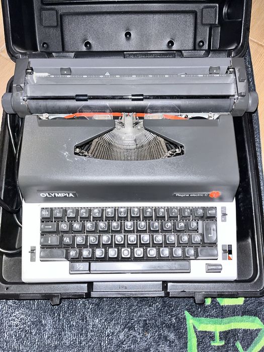 Olympia Regina electric C – elektryczna maszyna do pisania