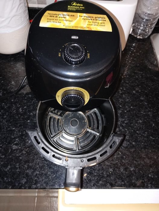 Airfryer pequena usada .