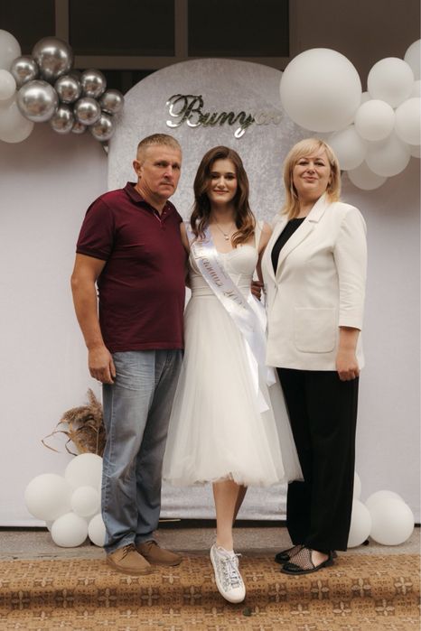 Продам неймовірно гарну випускну/весільну сукню!!!