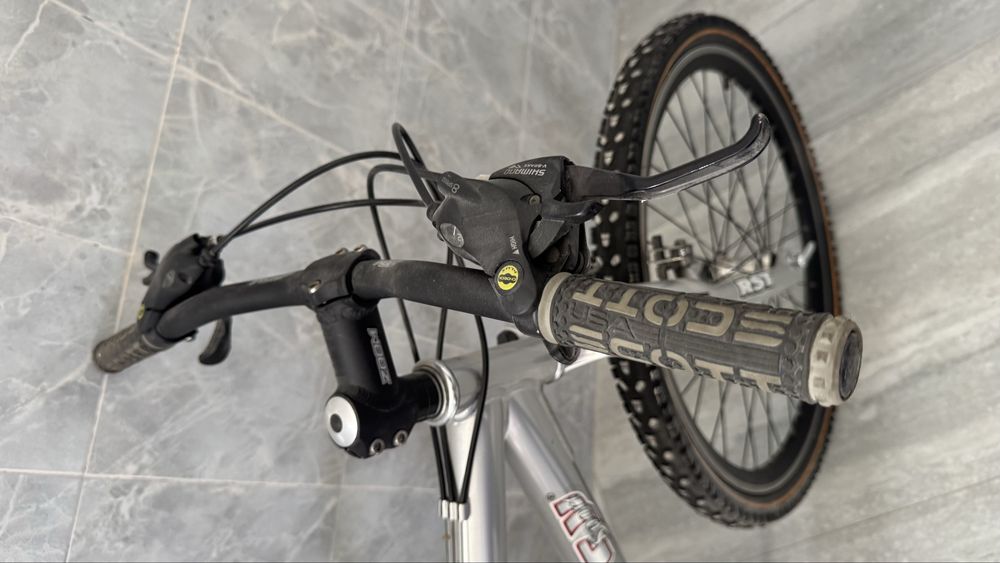 Bicicleta BTT BigWay 26” – Suspensão Dianteira – Excelente Estado