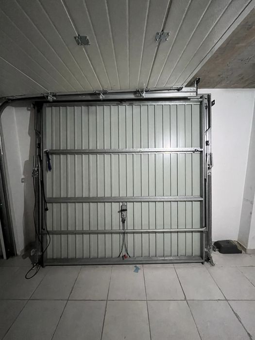 Portão metalico basculante