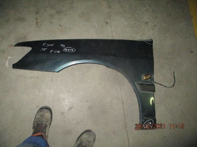 Guarda-lamas esquerdo PEUGEOT 306 (7A, 7C, N3, N5)