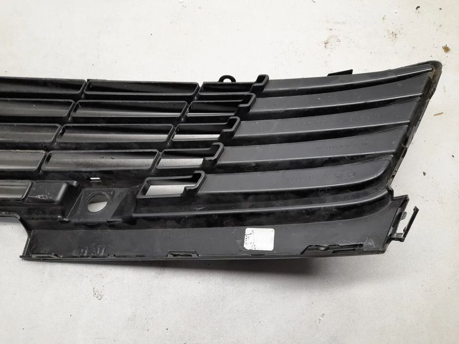 Opel Astra L VI 6 kratka środkowa zderzaka przód przedniego 9839979680