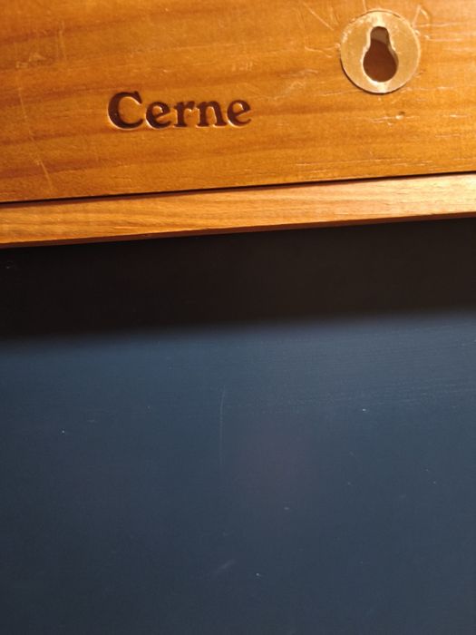 Conjunto de Quarto Casal - Cama, 2 Mesinhas e Espelho - Marca CERNE