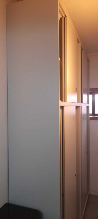 Roupeiro praticamente novo