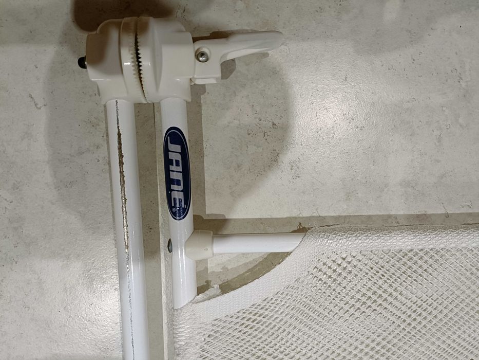 Protecção lateral para cama de criança