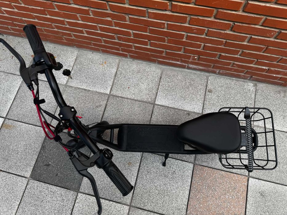 Komfortowa i Ekonomiczna Hulajnoga Elektryczna ZWheel 500W Siodełko