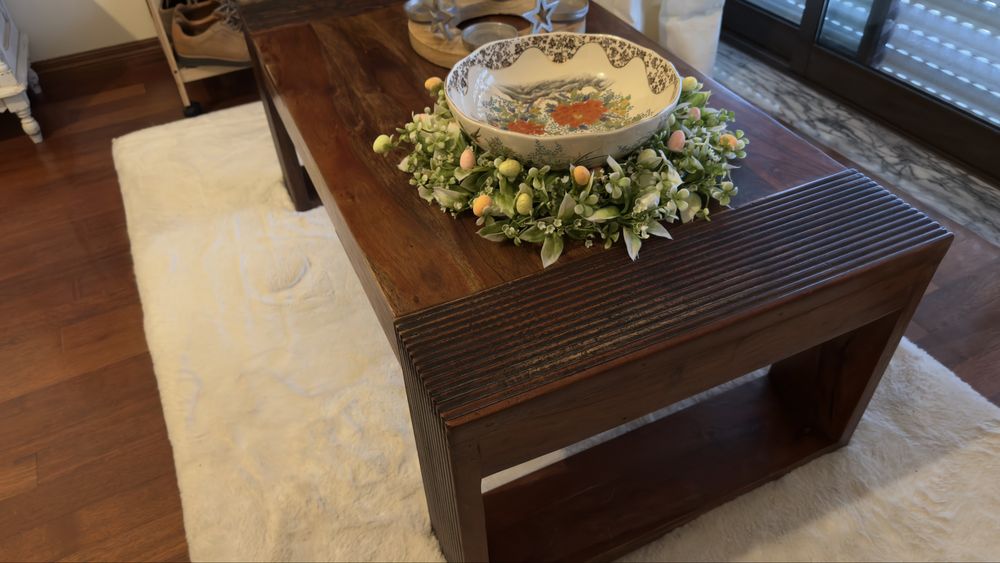 Mesa de centro em madeira maciça