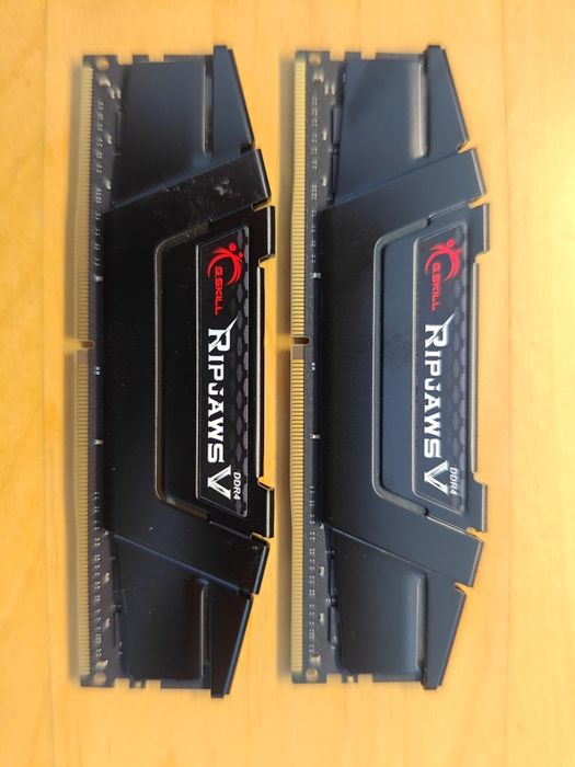 2x G.Skill Ripjaws V 16GB 3200 DDR4 CL16