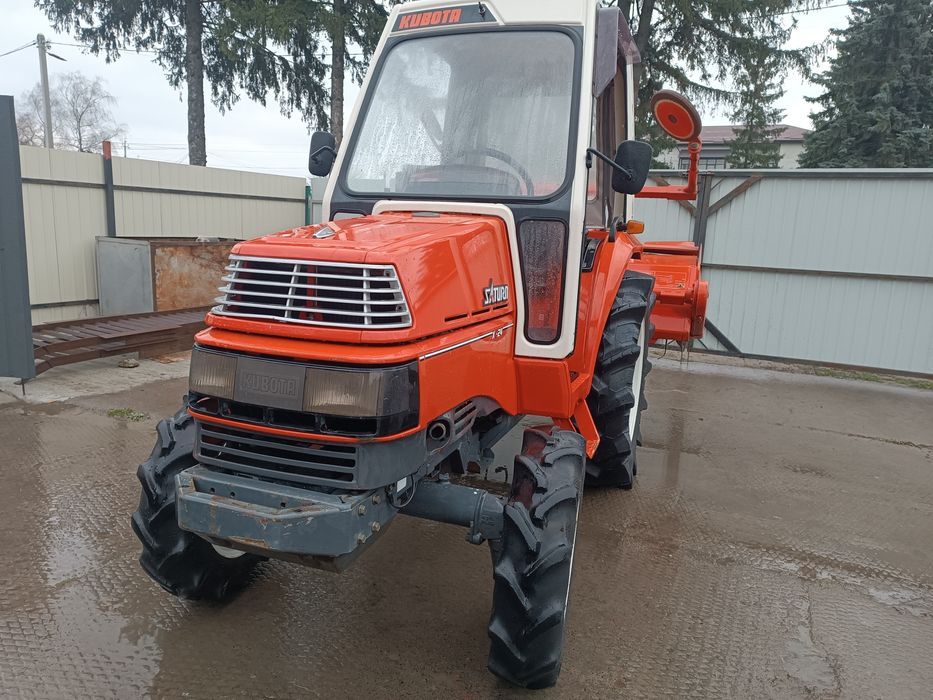 Японський мінітрактор . Трактор Кубота.