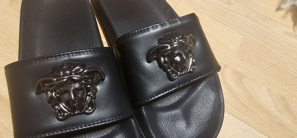 Hit klapki Meduza Versa czarne unisex 40/25.5cm.
