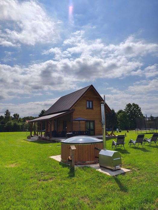 Domek na Mazurach z balią, jacuzzi i sauną. Maks 8 osób, klimatyzacja