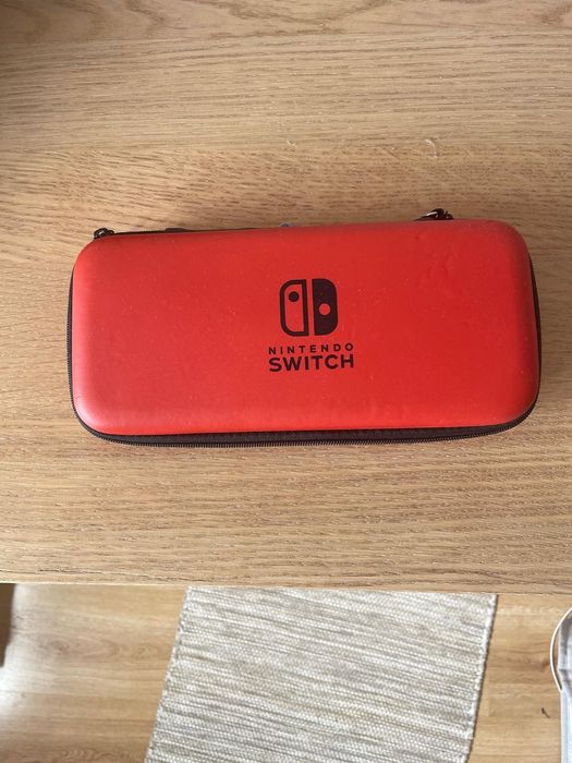 Nintendo Switch com acessórios – 120€ (bem conservada)
