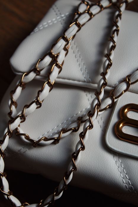 Біла жіноча сумка