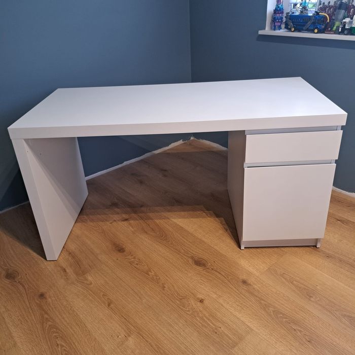Sprzedam białe biurko Ikea Malm w idealnym stanie