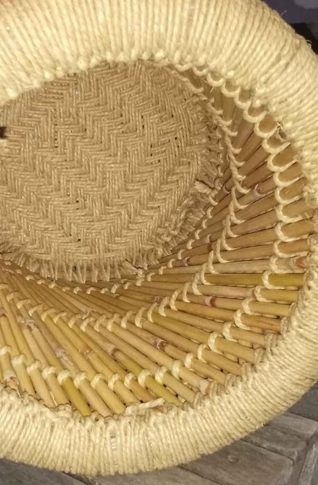 2 bancos em fibra natural artesanais –