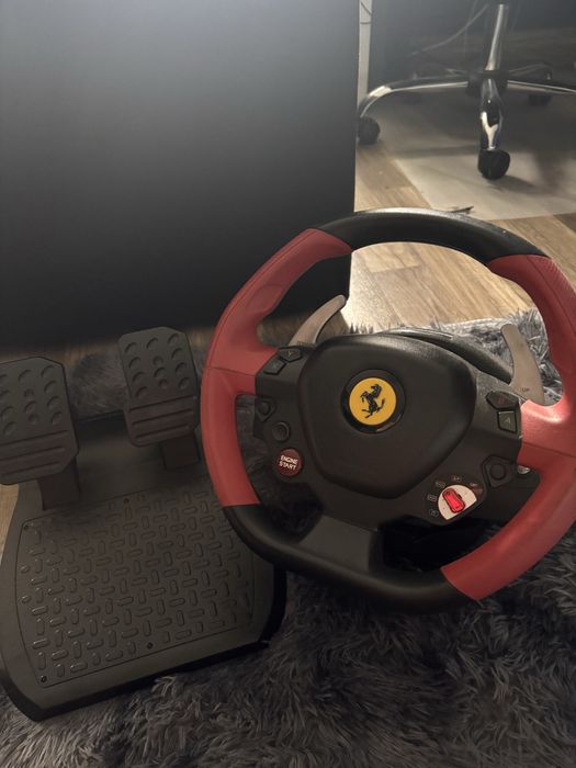 Kierownica Thrustmaster Ferrari 458 Spider z pedałami do Xbox Series X/S, Xbox One