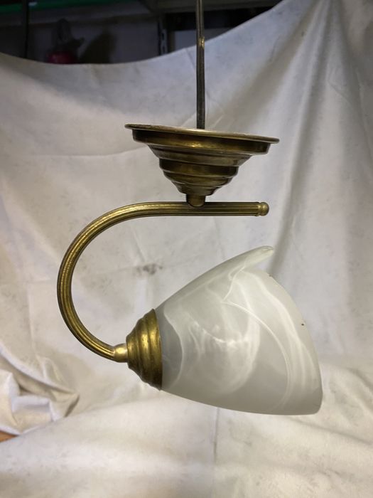 Candeeiro em bom estado