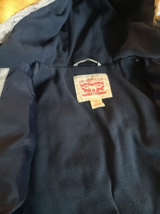 Zimowa ciepła kurtka Levis rozmiar 140.