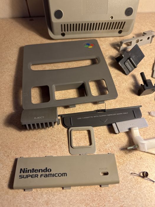Elementy obudowy Nintendo Super Famicom / SNES