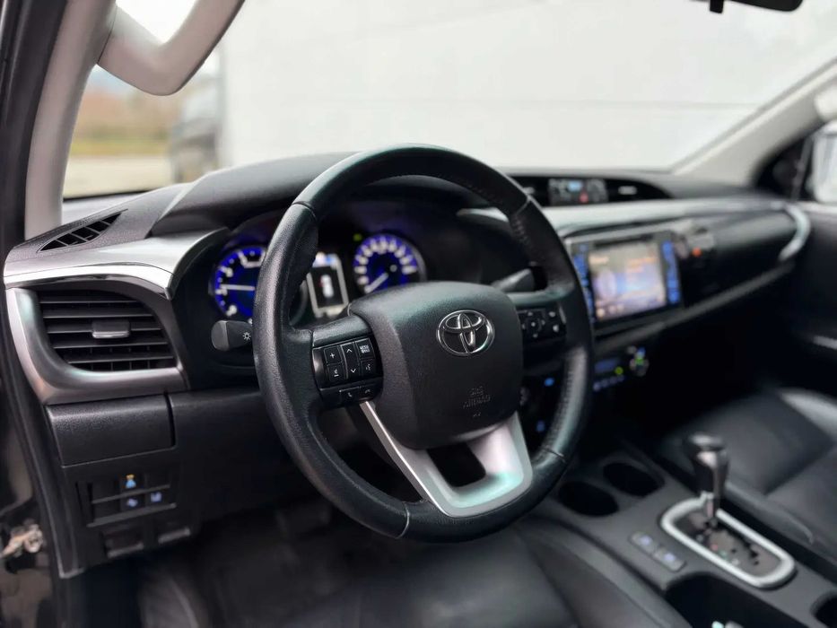 Toyota Hilux 2.4 D-4D Double Cab SR5 4x4      2017